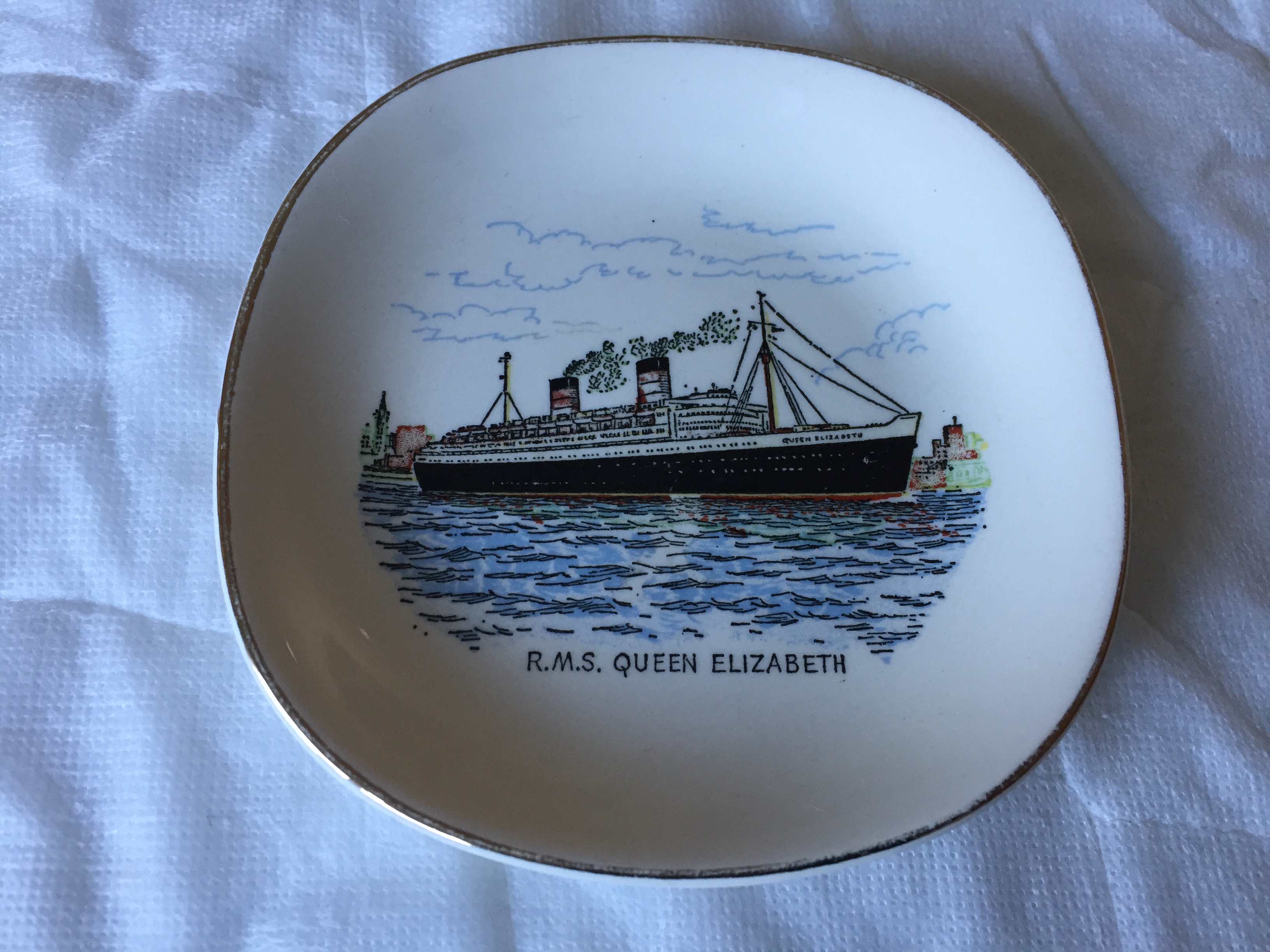 EARLY DECORATIVE CHINA DISH FROM THE LINER THE RMS QUEEN ELIZABETH